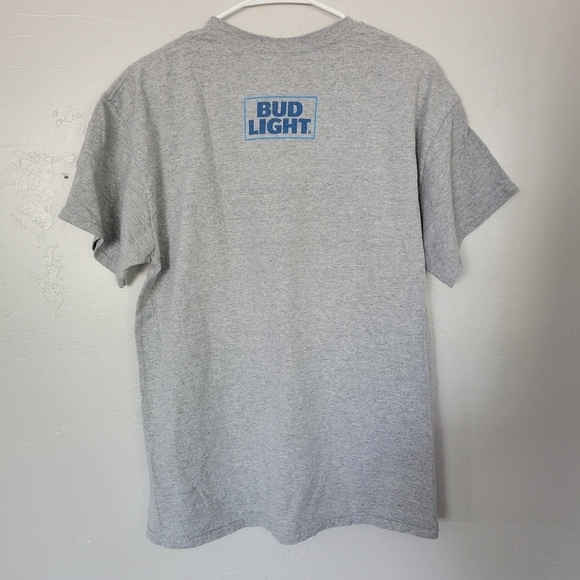 Dilly Dilly Bud Light Grey Short Sleeve T-shirt Unisex Large Gildan - Picture 5 of 5